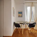 아파트 Hostmate - - Corso Xxii Marzo 밀라노